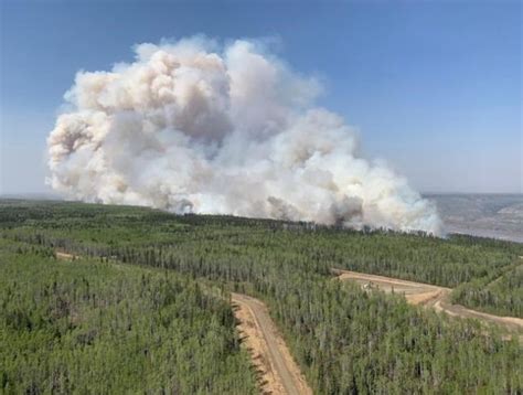 Alberta officials hoping cooler weather and showers slow wildfires